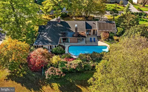 1000 W Wind Ct, Towson, MD 21204