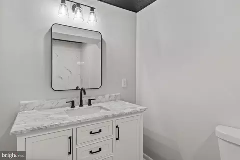 Bath - 5820 Farmview Ave, Baltimore, MD 21206 photo 3 of 4