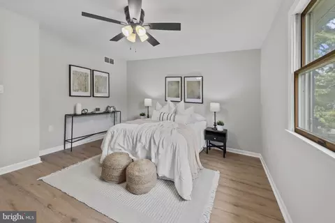 Bedroom - 5820 Farmview Ave, Baltimore, MD 21206 photo 2 of 2