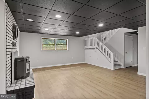 Living - 5820 Farmview Ave, Baltimore, MD 21206 photo 2 of 3