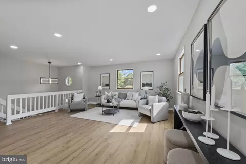 Entry Way - 5820 Farmview Ave, Baltimore, MD 21206 photo 1 of 4