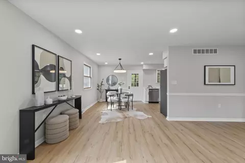 Entry Way - 5820 Farmview Ave, Baltimore, MD 21206 photo 2 of 4