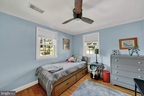 Bedroom - 402 Dixie Dr, Towson, MD 21204 photo 3 of 6