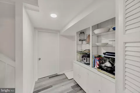 Entry Way - 402 Dixie Dr, Towson, MD 21204 photo 2 of 2