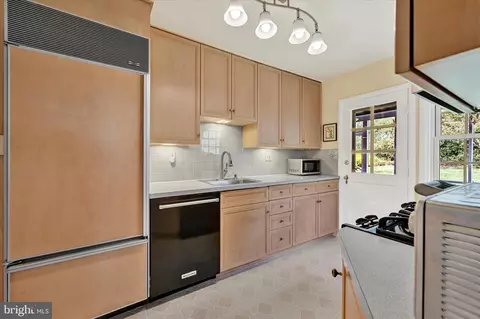 Kitchen - 634 Overbrook Rd, Baltimore, MD 21212 photo 2 of 3