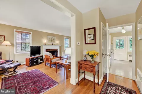 Entry Way - 634 Overbrook Rd, Baltimore, MD 21212 photo 1 of 2