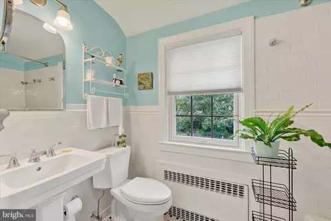Bath - 634 Overbrook Rd, Baltimore, MD 21212 photo 1 of 3