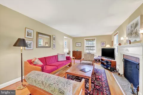 Living - 634 Overbrook Rd, Baltimore, MD 21212 photo 3 of 3