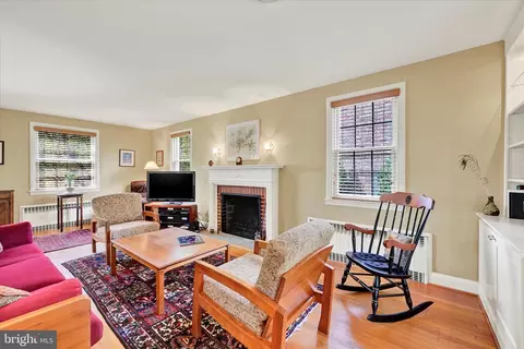 Living - 634 Overbrook Rd, Baltimore, MD 21212 photo 2 of 3