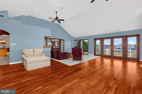 Living - 7521 Chesapeake Ave, Edgemere, MD 21219 photo 3 of 4