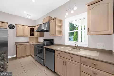Kitchen - 7521 Chesapeake Ave, Edgemere, MD 21219 photo 5 of 6