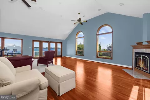 Living - 7521 Chesapeake Ave, Edgemere, MD 21219 photo 1 of 4