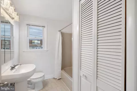 Bath - 8012 Wynbrook Rd, Baltimore, MD 21224 photo 1 of 1