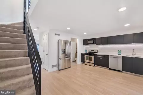 Entry Way - 8012 Wynbrook Rd, Baltimore, MD 21224 photo 3 of 4