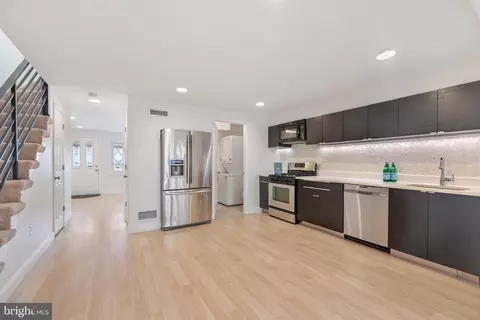 Entry Way - 8012 Wynbrook Rd, Baltimore, MD 21224 photo 1 of 4