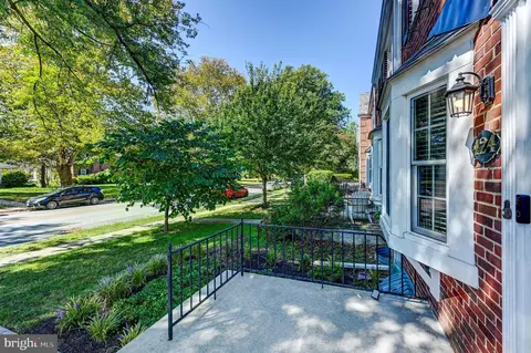 Exterior - 424 Dumbarton Rd, Baltimore, MD 21212 photo 5 of 11