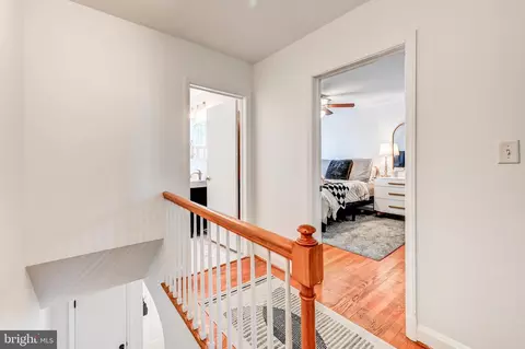 Entry Way - 424 Dumbarton Rd, Baltimore, MD 21212 photo 2 of 2
