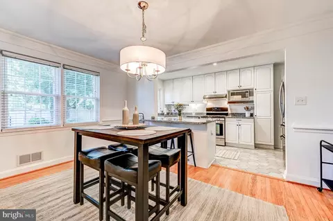Dining - 424 Dumbarton Rd, Baltimore, MD 21212 photo 2 of 4