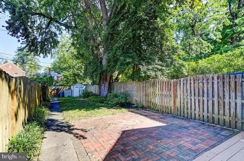 Exterior - 424 Dumbarton Rd, Baltimore, MD 21212 photo 7 of 11