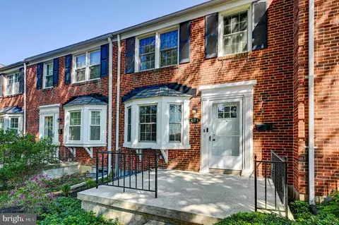 Exterior - 424 Dumbarton Rd, Baltimore, MD 21212 photo 4 of 11