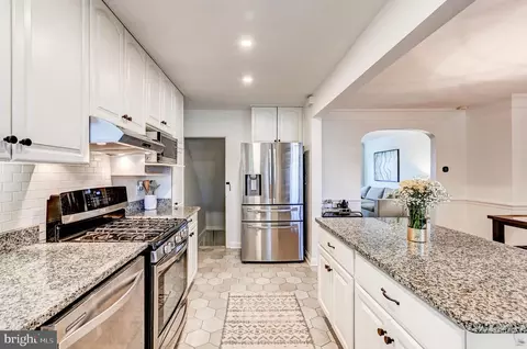 Kitchen - 424 Dumbarton Rd, Baltimore, MD 21212 photo 5 of 5