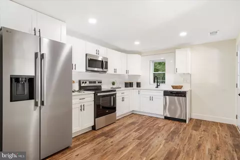 3724 Bay Dr, Middle River, MD 21220