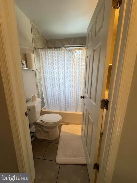 Bath - 1722 Hall Ave, Halethorpe, MD 21227 photo 3 of 4