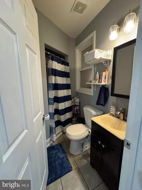 Bath - 1722 Hall Ave, Halethorpe, MD 21227 photo 2 of 4