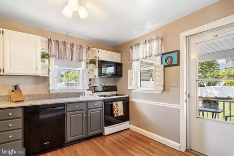 Kitchen - 4208 Soth Ave, Nottingham, MD 21236 photo 2 of 3