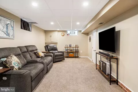 Entry Way - 4208 Soth Ave, Nottingham, MD 21236 photo 2 of 2