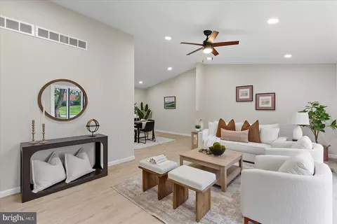 11 Oak Hollow Ct, Pikesville, MD 21208