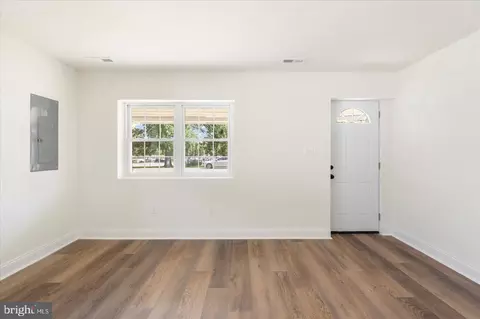 Living - 1306 Wilson Point Rd, Middle River, MD 21220 photo 5 of 6