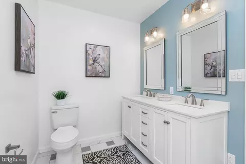 Bath - 710 Anneslie Rd, Baltimore, MD 21212 photo 2 of 5