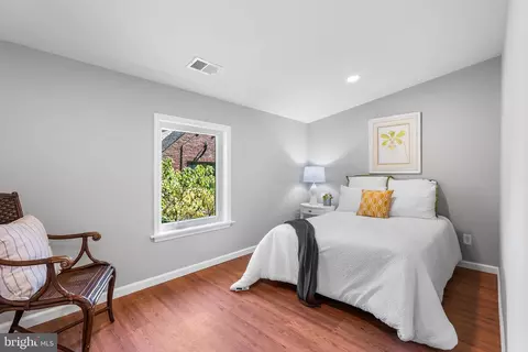Bedroom - 710 Anneslie Rd, Baltimore, MD 21212 photo 5 of 6