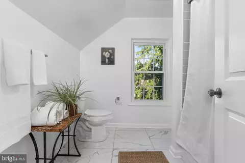 Bath - 710 Anneslie Rd, Baltimore, MD 21212 photo 3 of 5