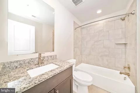 Bath - 7876 Johnnycake Rd, Windsor Mill, MD 21244 photo 2 of 3