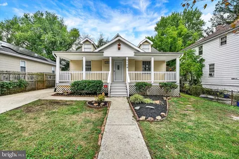 2108 Sunbriar Ln, Baltimore, MD 21207