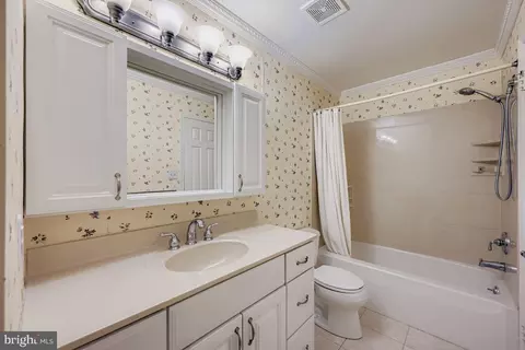 Bath - 9 Bridgeview Ct, Nottingham, MD 21236 photo 3 of 3