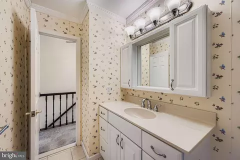 Bath - 9 Bridgeview Ct, Nottingham, MD 21236 photo 2 of 3