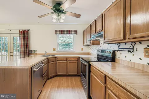 Kitchen - 9 Bridgeview Ct, Nottingham, MD 21236 photo 2 of 3