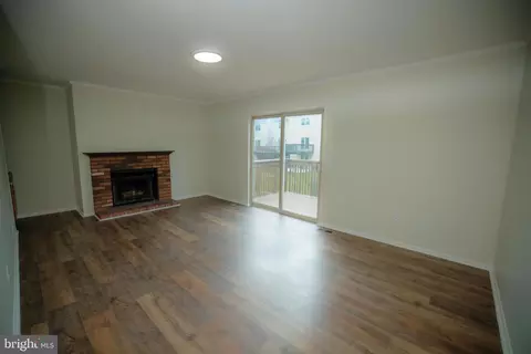 Living - 9 Bartley Ct, Nottingham, MD 21236 photo 2 of 6