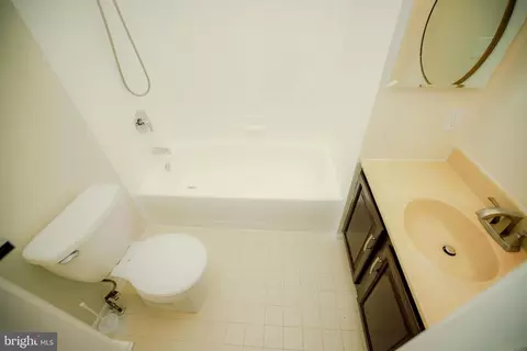 Bath - 9 Bartley Ct, Nottingham, MD 21236 photo 1 of 2