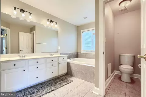 Entry Way - 5636 Allender Rd, White Marsh, MD 21162 photo 4 of 5