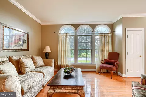 Living - 5636 Allender Rd, White Marsh, MD 21162 photo 3 of 3