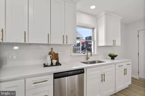 2806 Bay Dr, Sparrows Point, MD 21219 photo 4