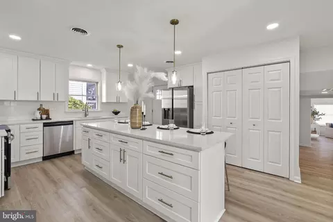 2806 Bay Dr, Sparrows Point, MD 21219 photo 9
