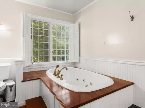 Bath - 5708 Emory Rd, Upperco, MD 21155 photo 4 of 9
