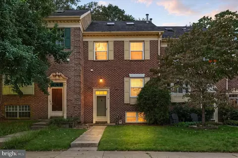 4 Valley Crossing Cir, Cockeysville, MD 21030