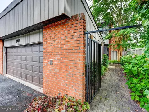 701 Old Crossing Dr, Pikesville, MD 21208