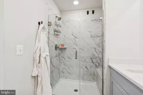 Bath - 2218 Partin Rd, Baltimore, MD 21244 photo 3 of 5